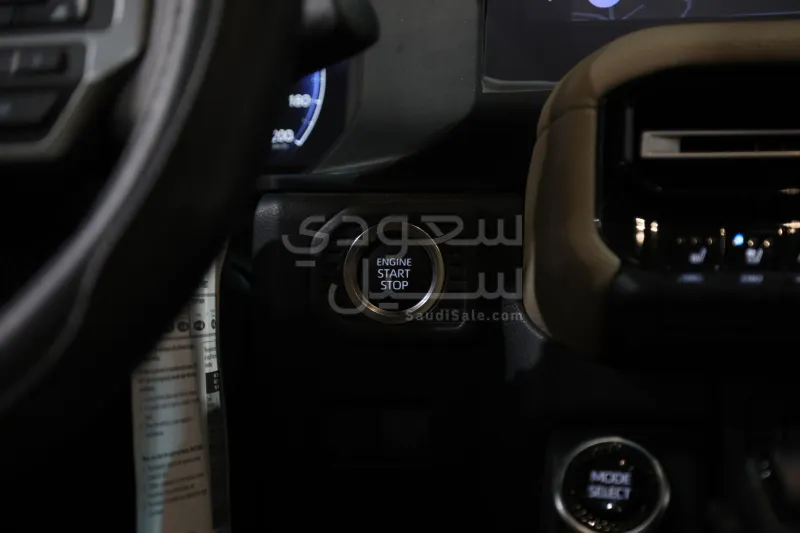 2025 تويوتا برادو في اكس