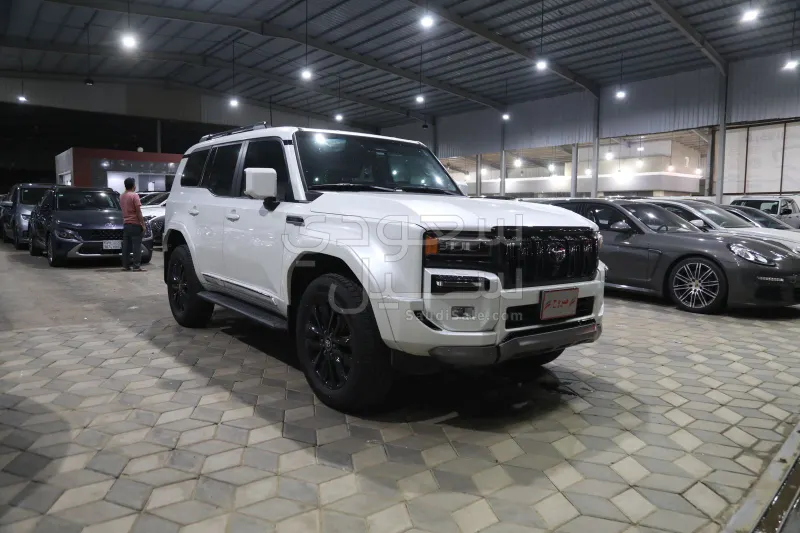 2025 تويوتا برادو في اكس