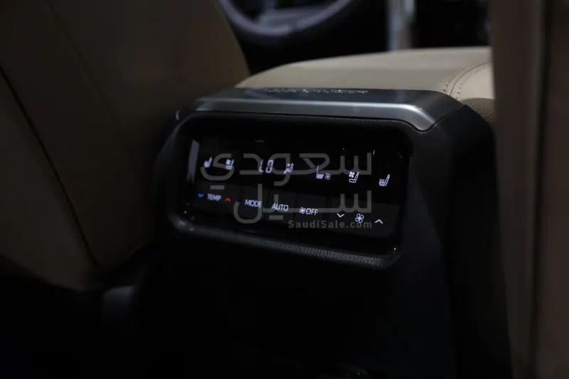 2025 تويوتا برادو في اكس