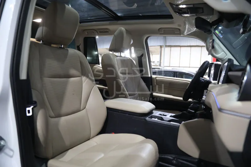 2025 تويوتا برادو في اكس