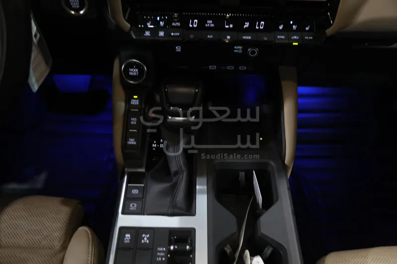 2025 تويوتا برادو في اكس