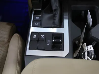 2025 تويوتا برادو في اكس