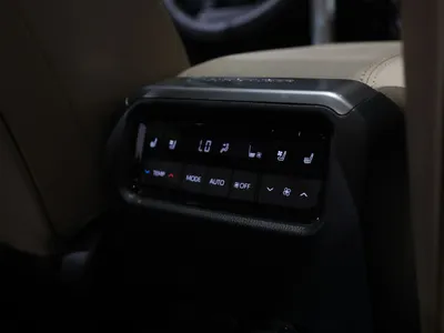 2025 تويوتا برادو في اكس