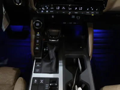 2025 تويوتا برادو في اكس