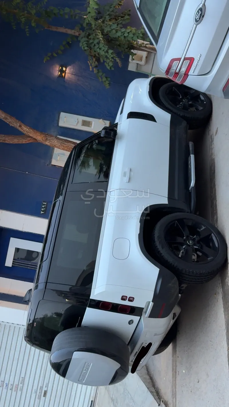 2023 لاند روفر ديفيندر 90