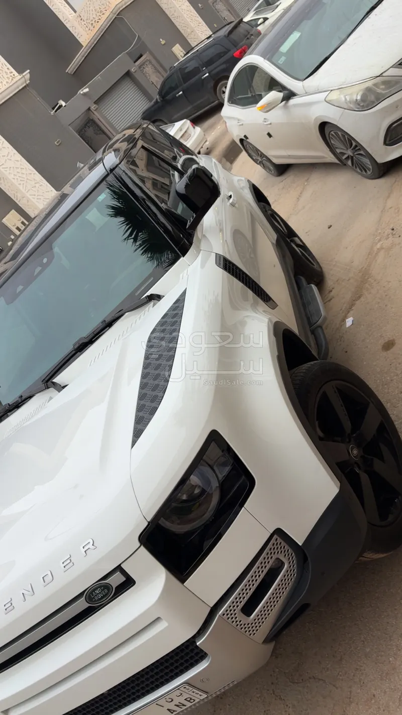 2023 لاند روفر ديفيندر 90