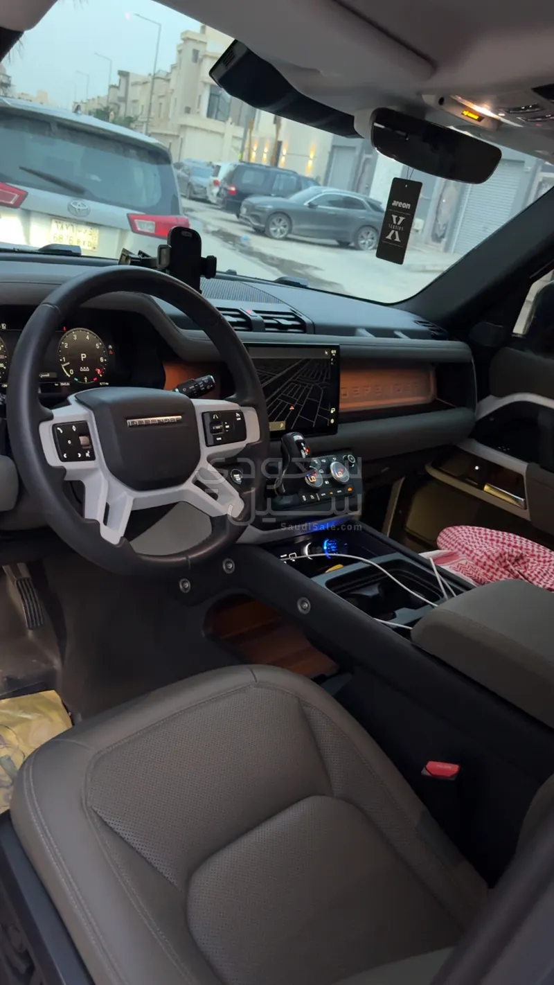 2023 لاند روفر ديفيندر 90