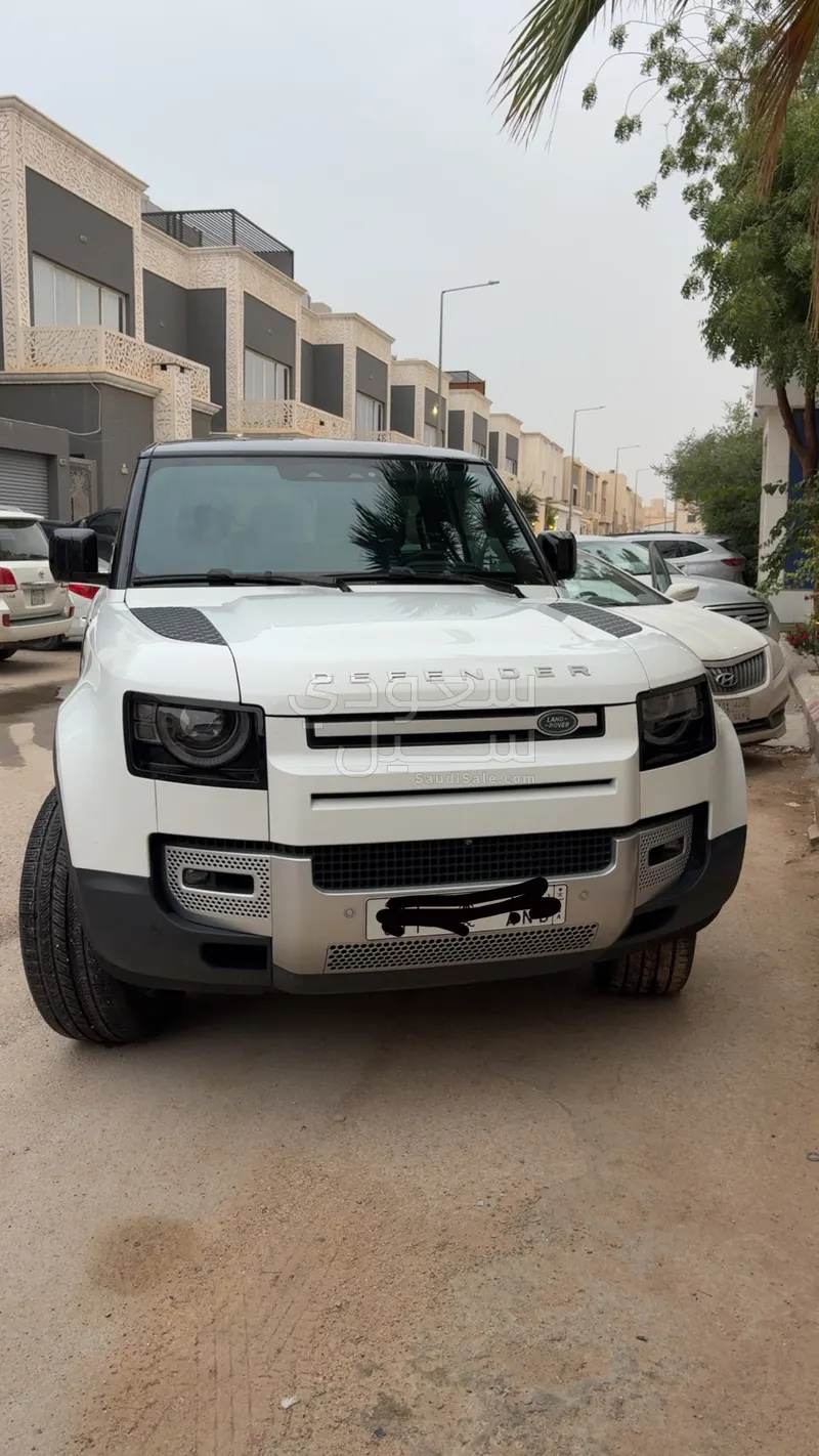 2023 لاند روفر ديفيندر 90