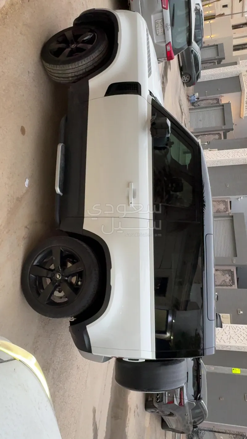 2023 لاند روفر ديفيندر 90