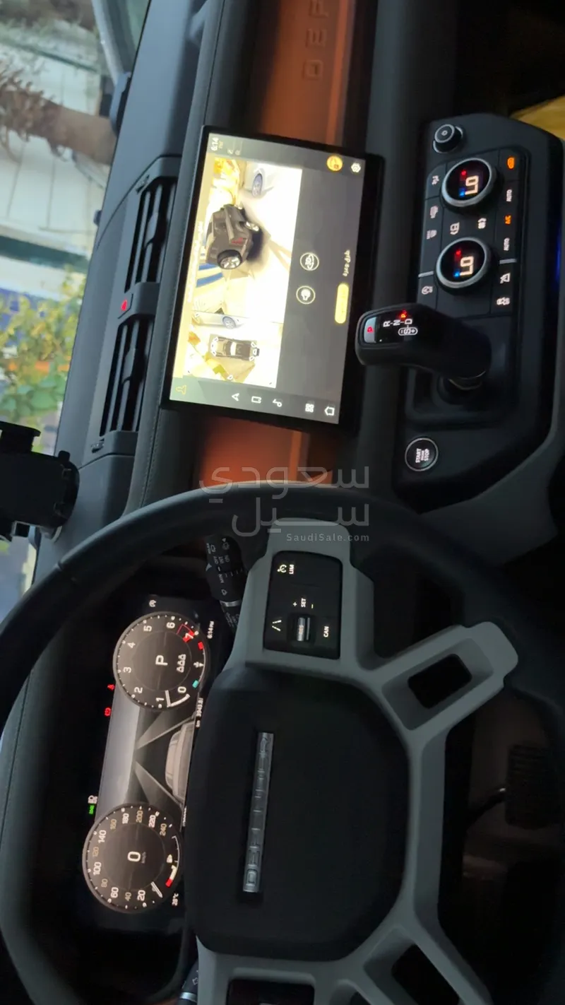 2023 لاند روفر ديفيندر 90