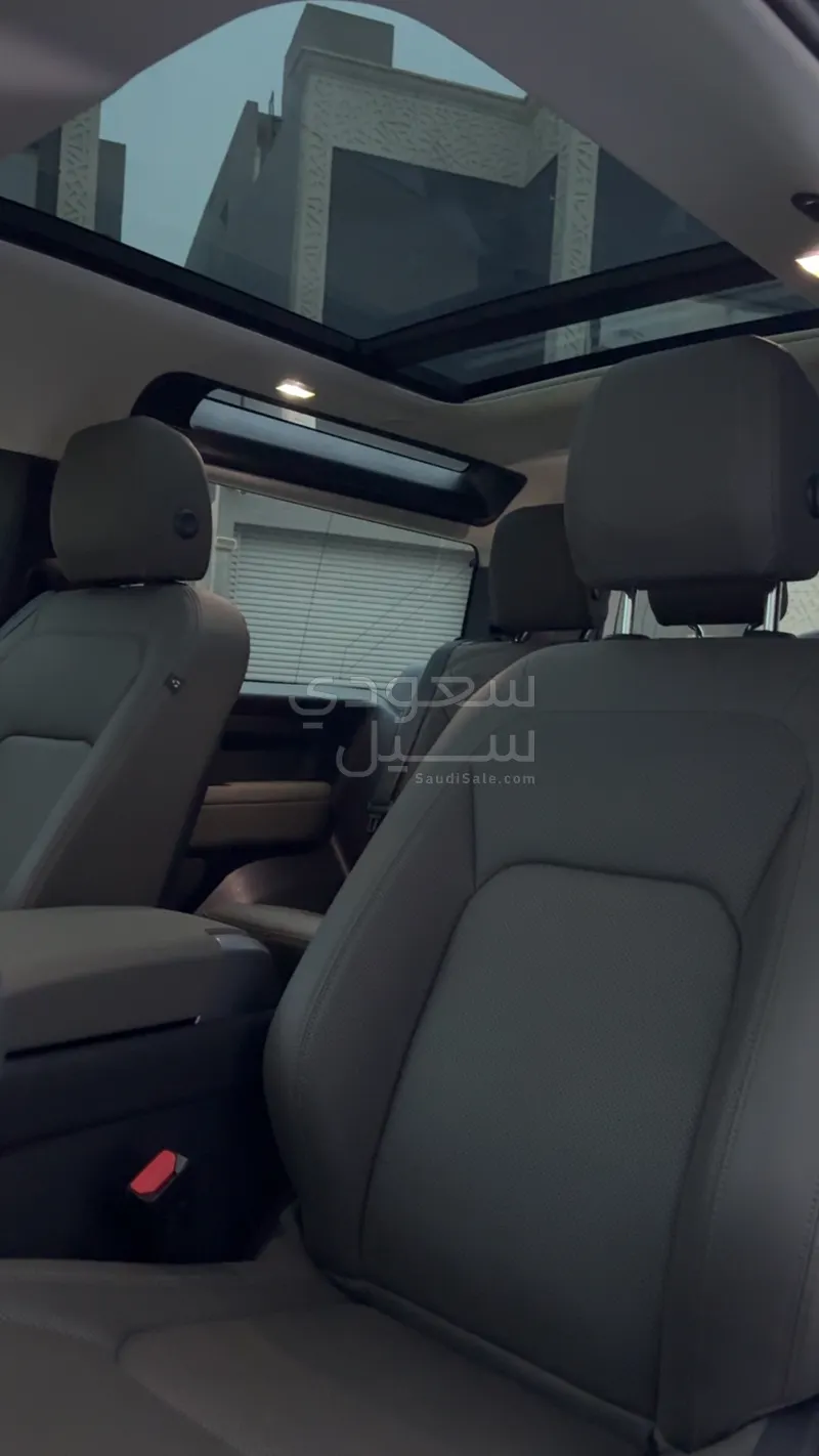 2023 لاند روفر ديفيندر 90
