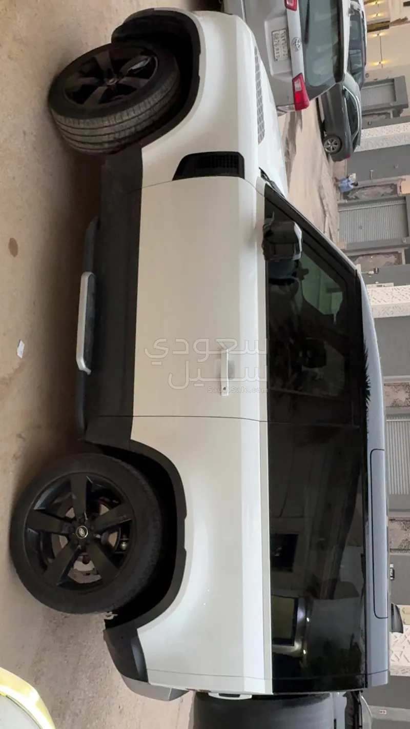 2023 لاند روفر ديفيندر 90