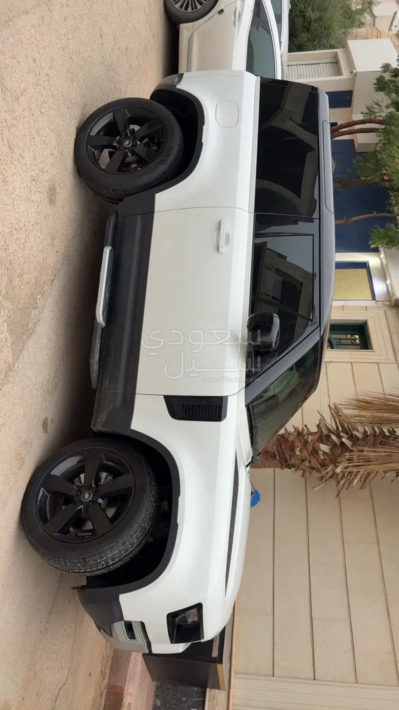 2023 لاند روفر ديفيندر 90