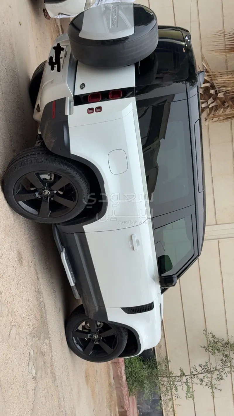 2023 لاند روفر ديفيندر 90