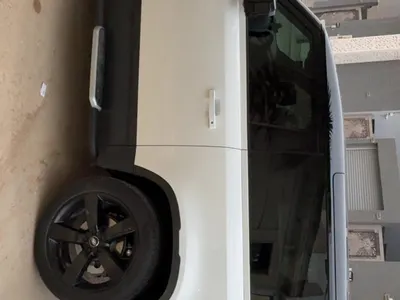 2023 لاند روفر ديفيندر 90