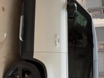 2023 لاند روفر ديفيندر 90