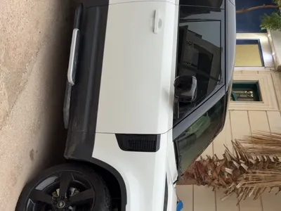 2023 لاند روفر ديفيندر 90