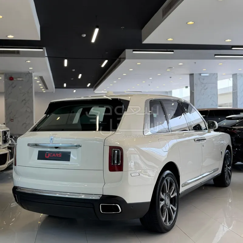 2022 رولز رويس كولينان سلفر بادج