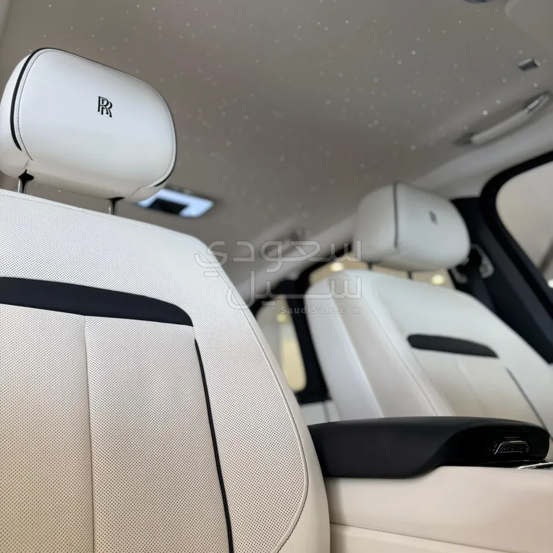 2022 رولز رويس كولينان سلفر بادج