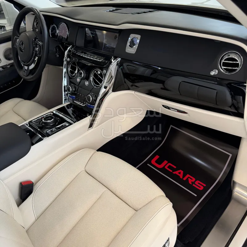 2022 رولز رويس كولينان سلفر بادج