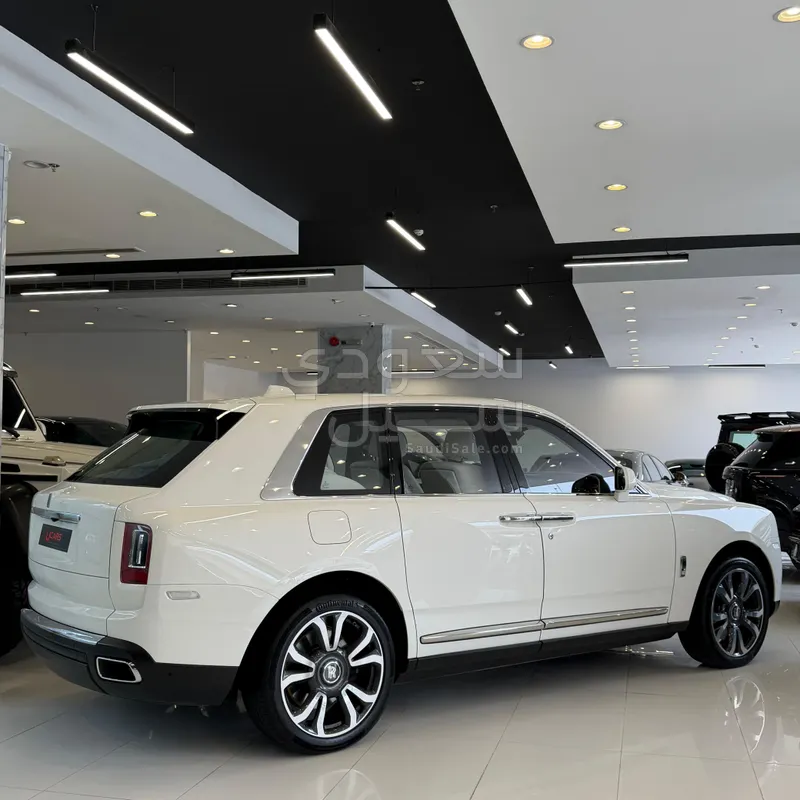 2022 رولز رويس كولينان سلفر بادج