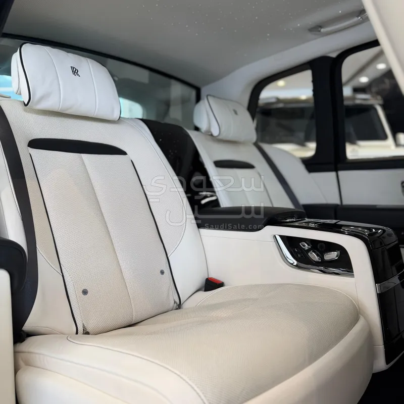 2022 رولز رويس كولينان سلفر بادج