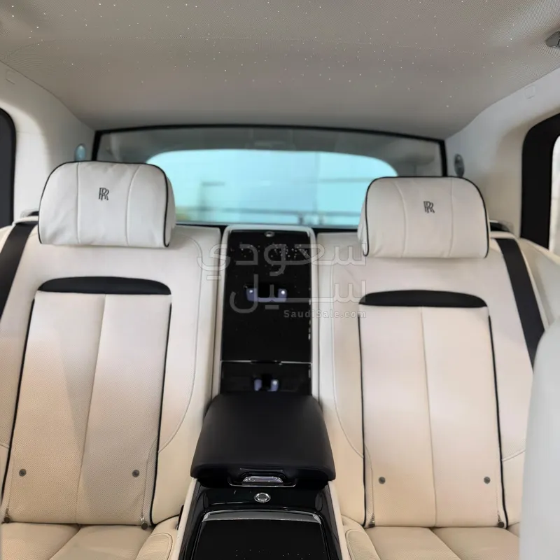 2022 رولز رويس كولينان سلفر بادج