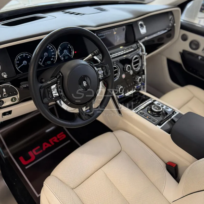 2022 رولز رويس كولينان سلفر بادج