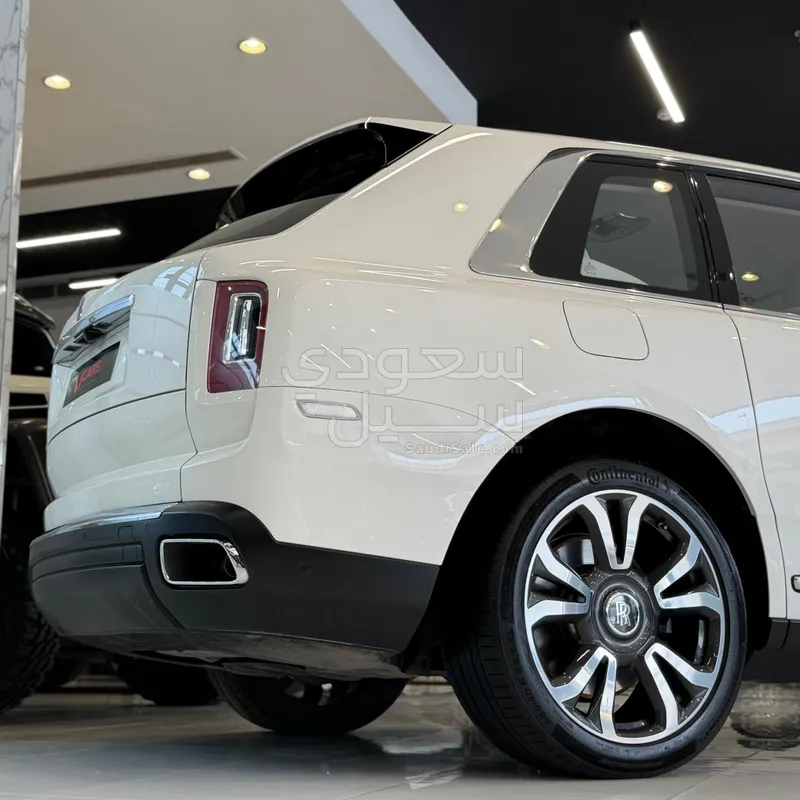 2022 رولز رويس كولينان سلفر بادج