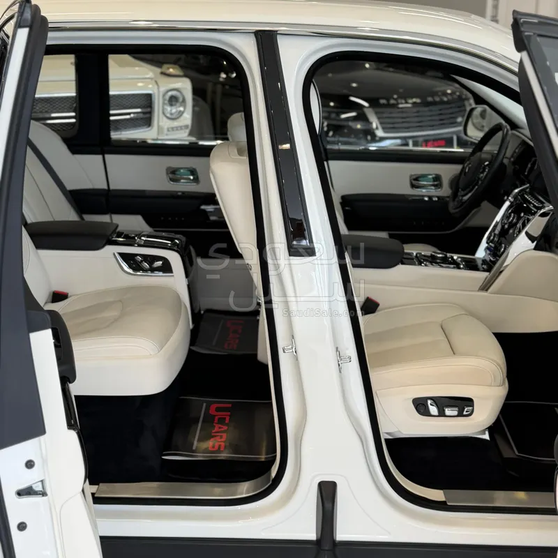 2022 رولز رويس كولينان سلفر بادج