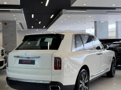 2022 رولز رويس كولينان سلفر بادج