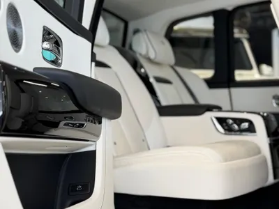 2022 رولز رويس كولينان سلفر بادج