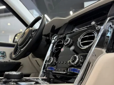 2022 رولز رويس كولينان سلفر بادج