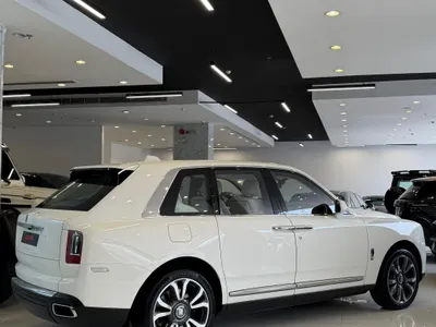 2022 رولز رويس كولينان سلفر بادج