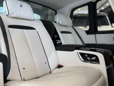 2022 رولز رويس كولينان سلفر بادج