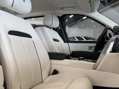 2022 رولز رويس كولينان سلفر بادج