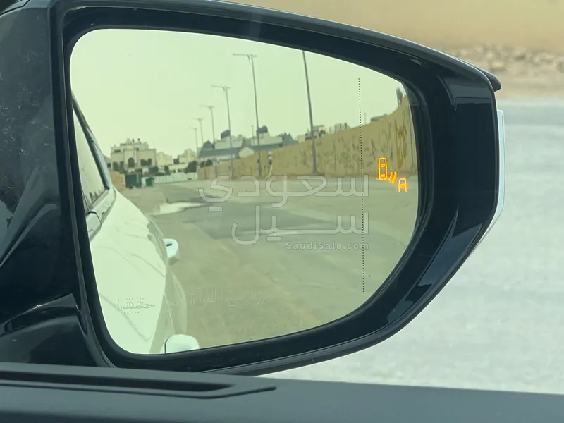 2025 لكزس إي إس 250