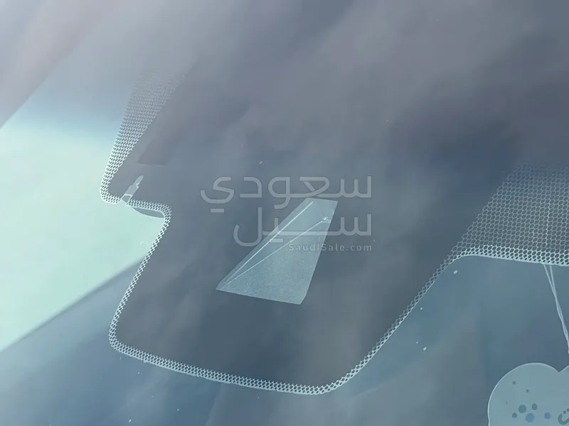 2025 لكزس إي إس 250