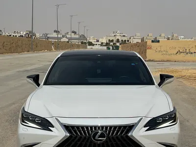 2025 لكزس إي إس 250