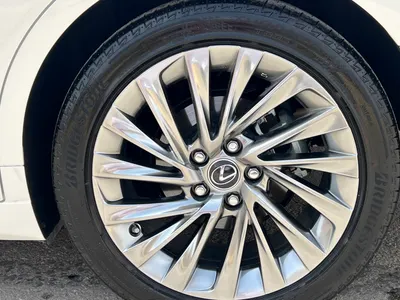 2025 لكزس إي إس 250