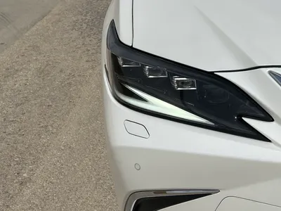 2025 لكزس إي إس 250