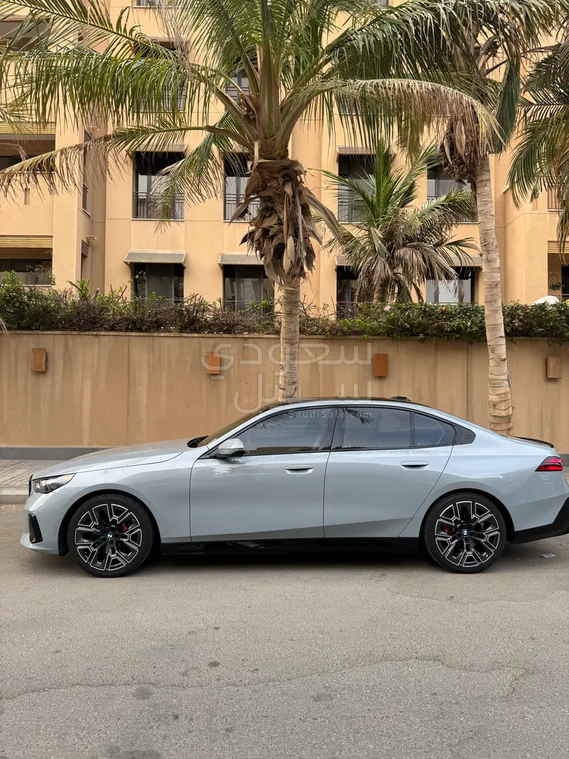 2024 بي ام دبليو الفئة الخامسة 530 أي