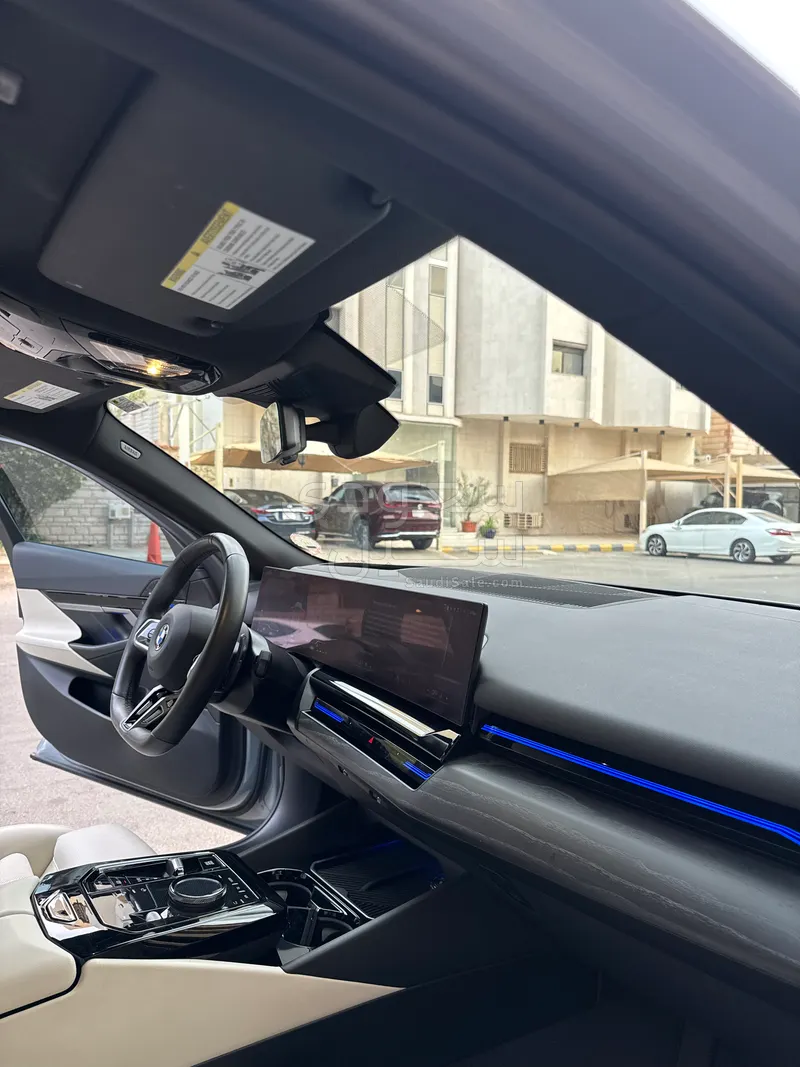 2024 بي ام دبليو الفئة الخامسة 530 أي