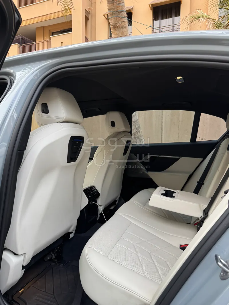 2024 بي ام دبليو الفئة الخامسة 530 أي