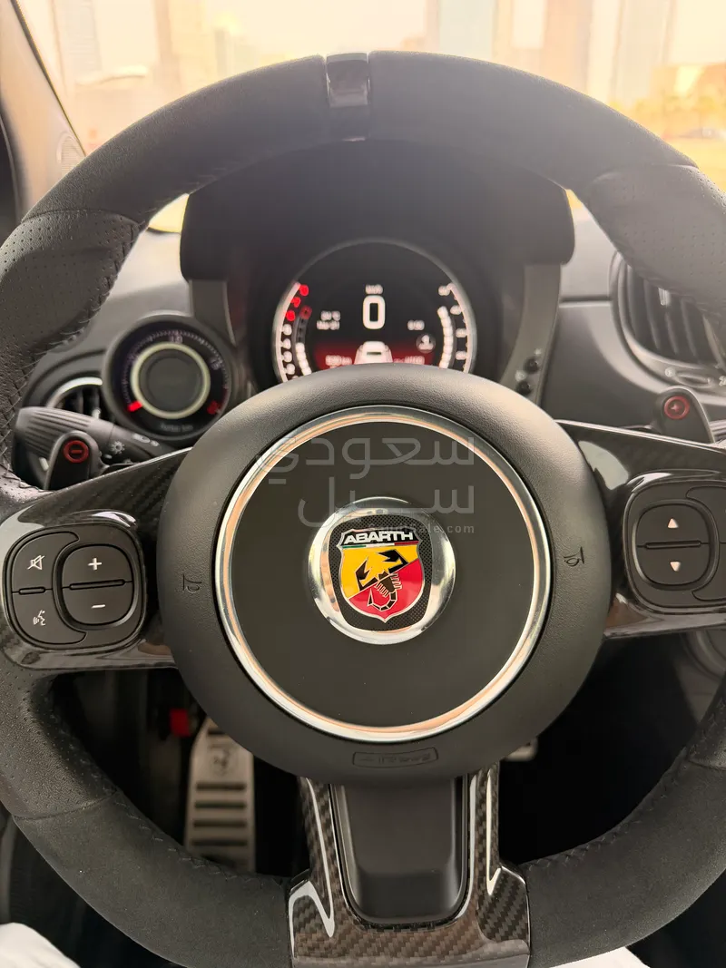 2024 فيات ابارث 695 توريزمو