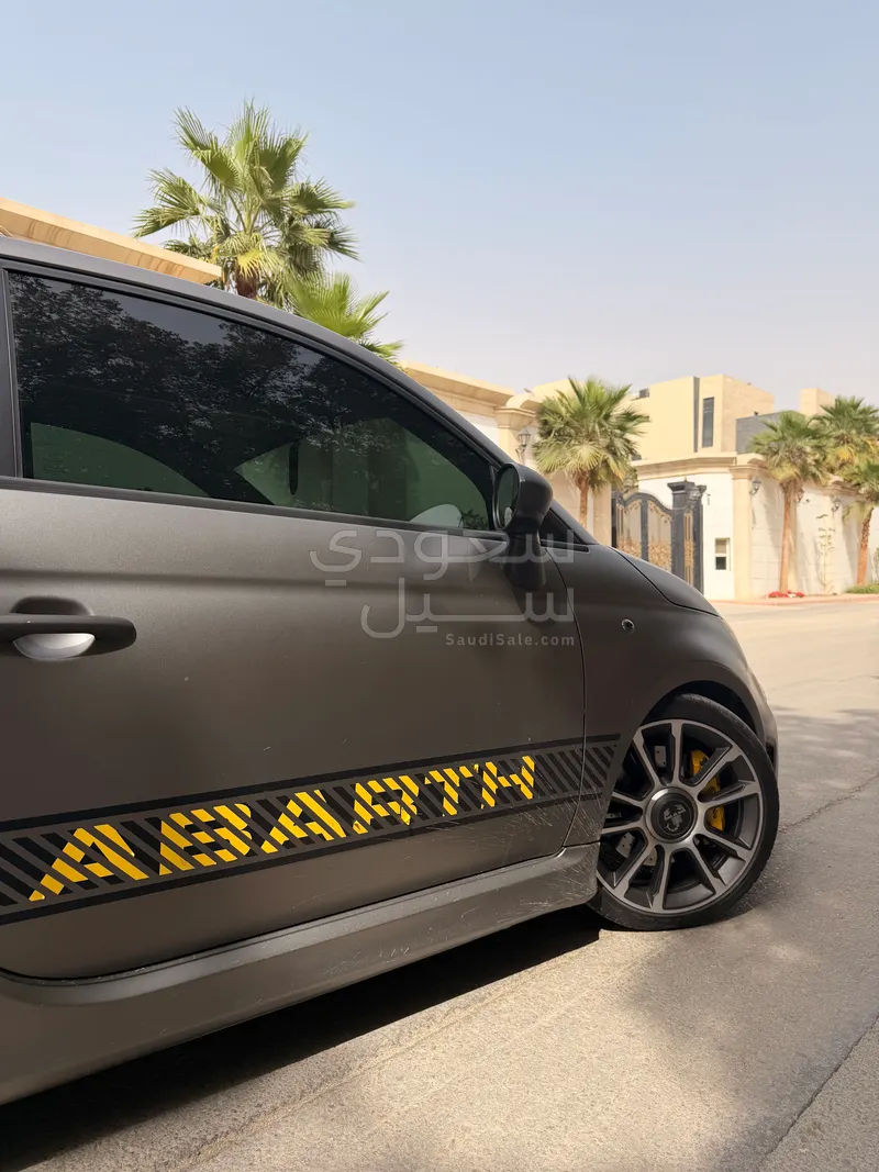 2024 فيات ابارث 695 توريزمو