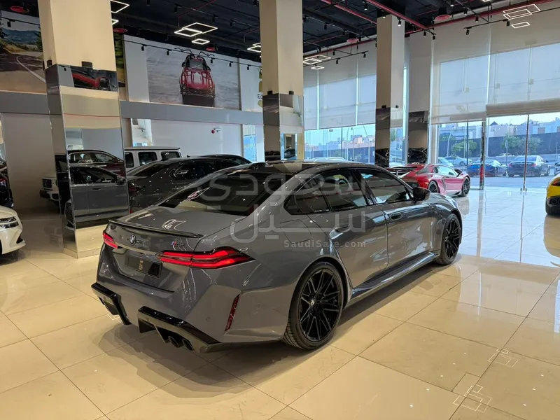 2026 بي ام دبليو الفئة ام إم 5