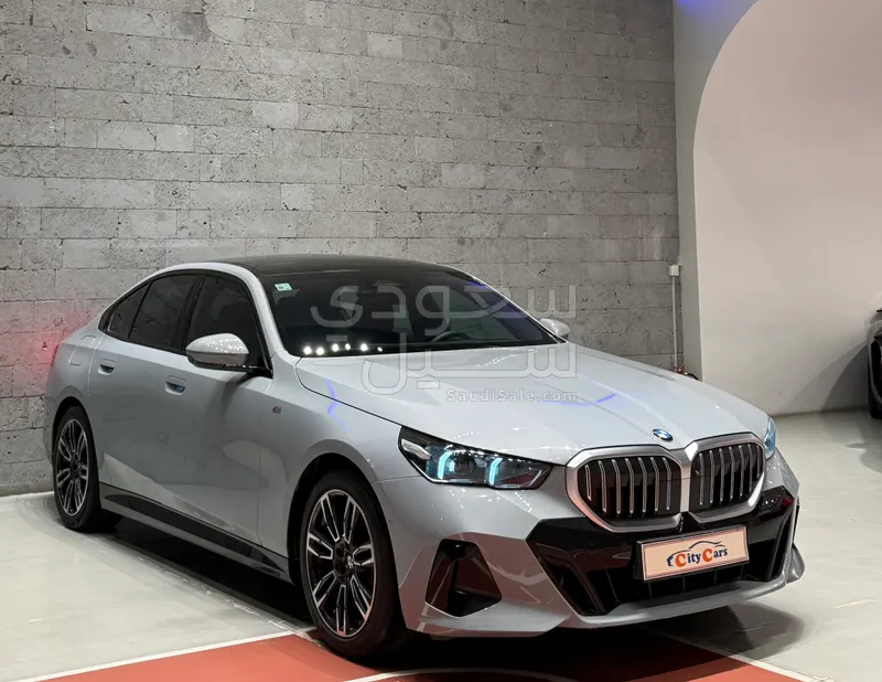 2025 بي ام دبليو الفئة الخامسة 520 أي