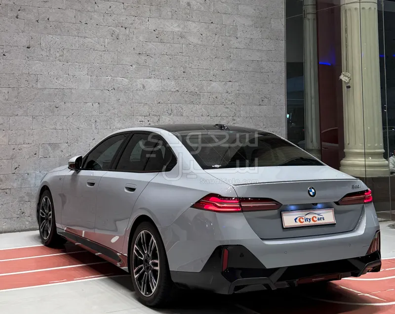 2025 بي ام دبليو الفئة الخامسة 520 أي