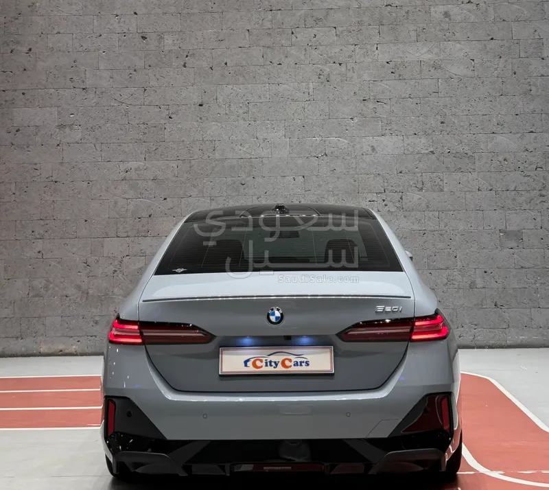 2025 بي ام دبليو الفئة الخامسة 520 أي